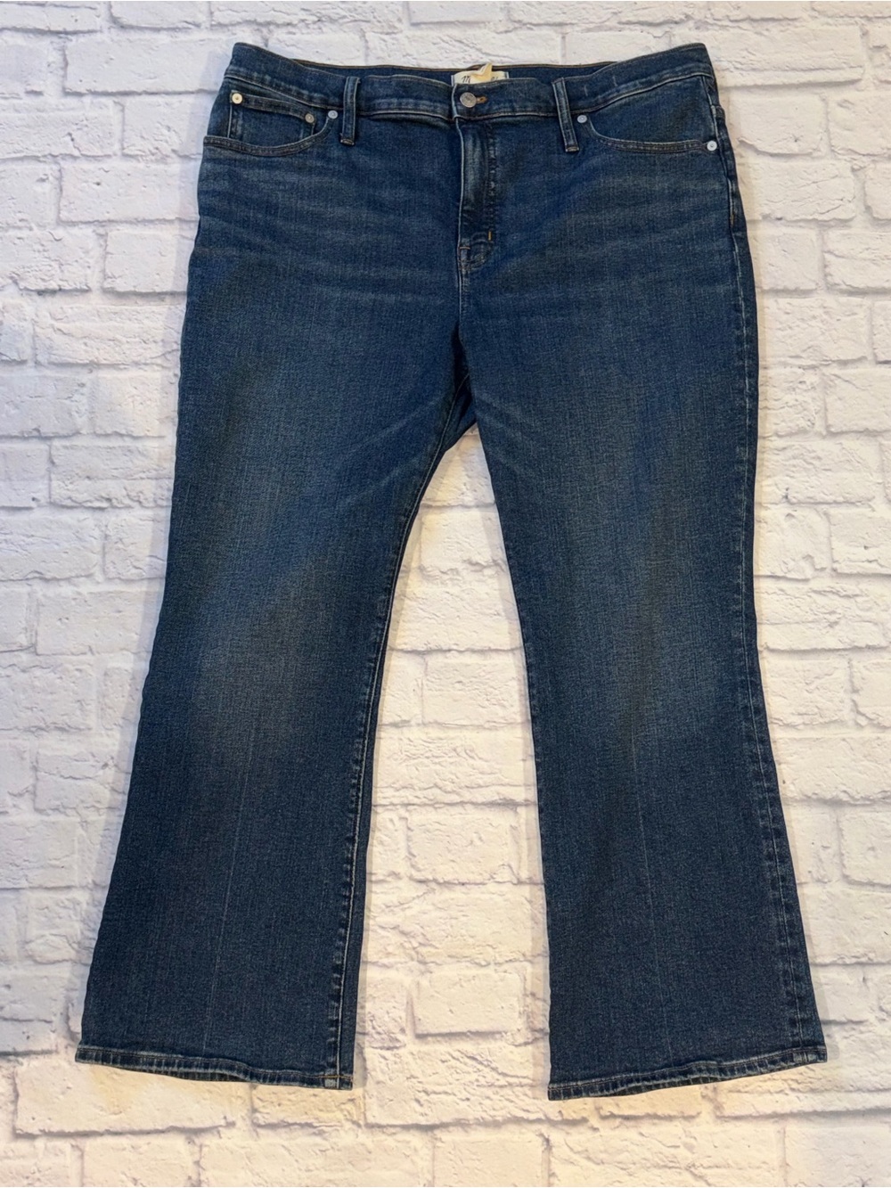 Madewell Mid Rise Kick Out Crop Jeans. Blue Size 33